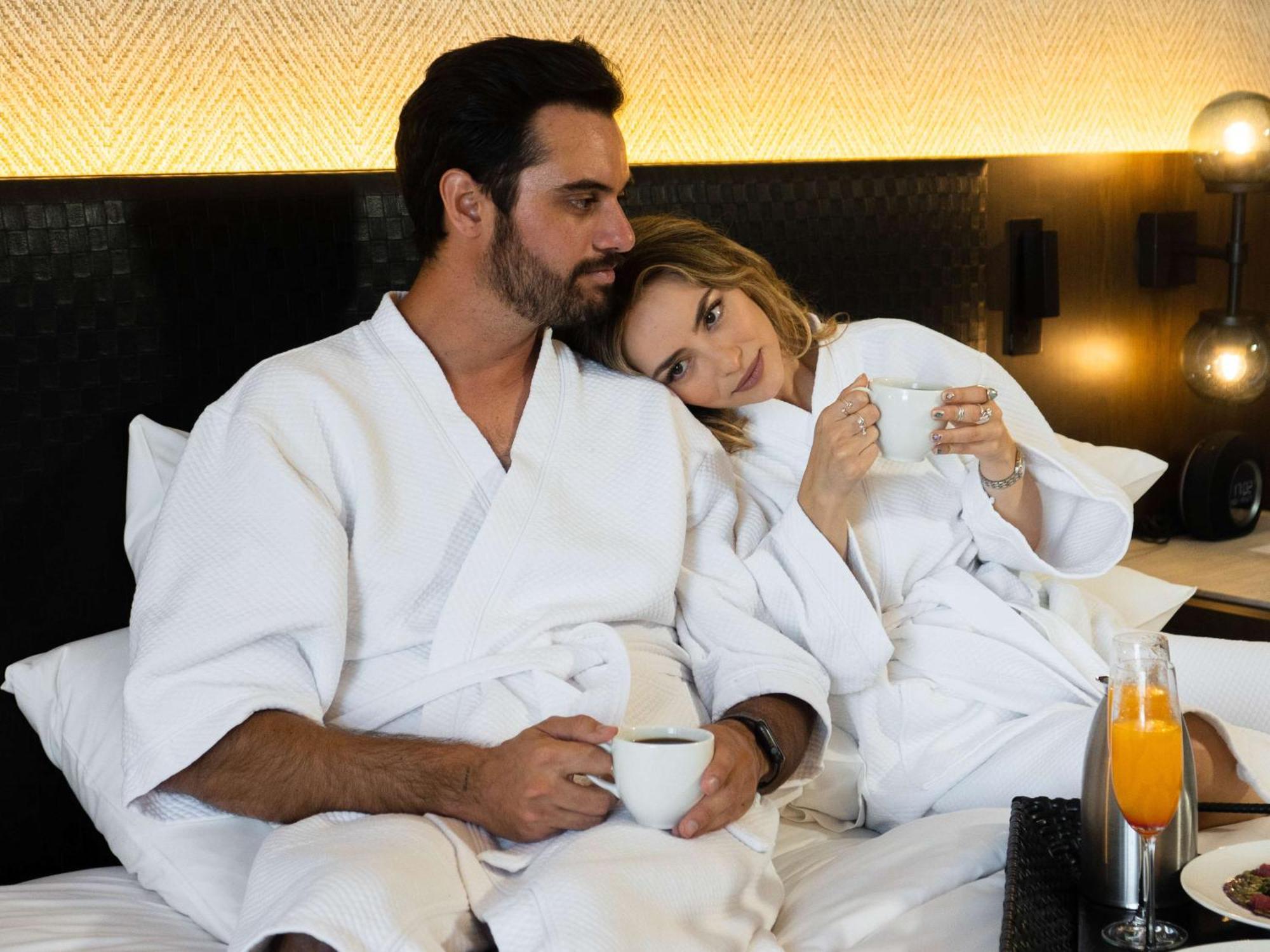 Hyatt Regency Andares Guadalajara Hotel Zapopan Exterior foto A couple wearing bathrobes