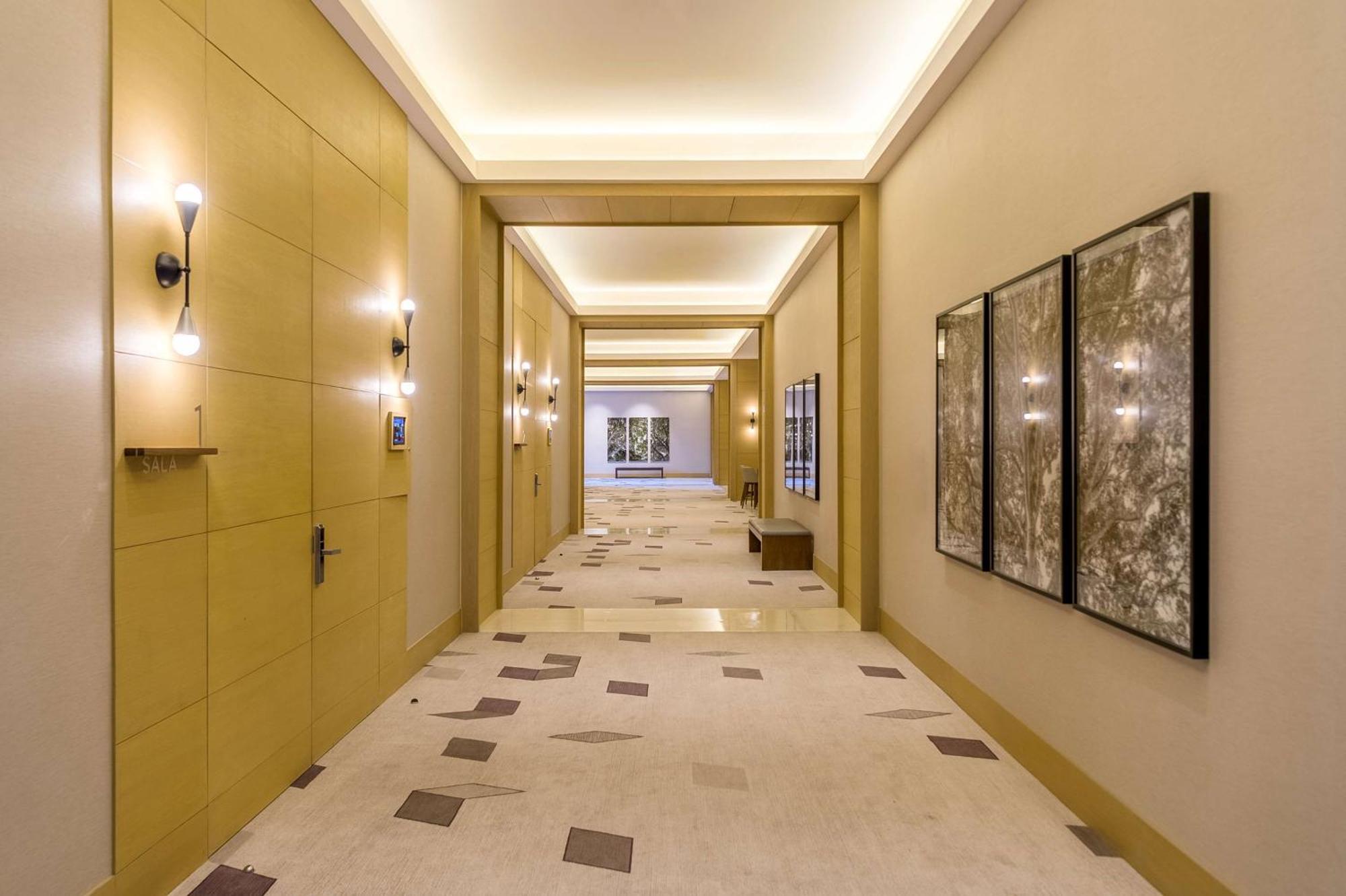 Hyatt Regency Andares Guadalajara Hotel Zapopan Exterior foto A corridor at the Ritz-Carlton, DIFC